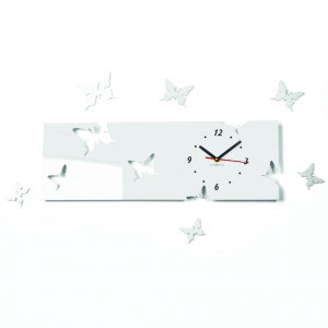 Moderne Wanduhr aus Plexiglas. Trends auf der Wanduhr als Geschenk. Clock X-momo. PMMA