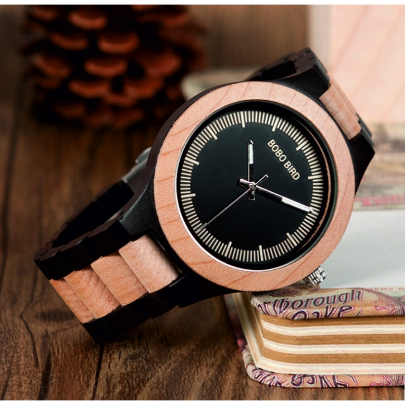 READER Armbanduhr aus Holz. Meine Damen und Herren.